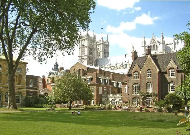 待天气晴好,伦敦阴雨天去哪旅游好