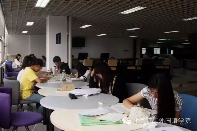 月末还剩十块钱?亲亲,小薇有份二外省钱攻略,请查收!