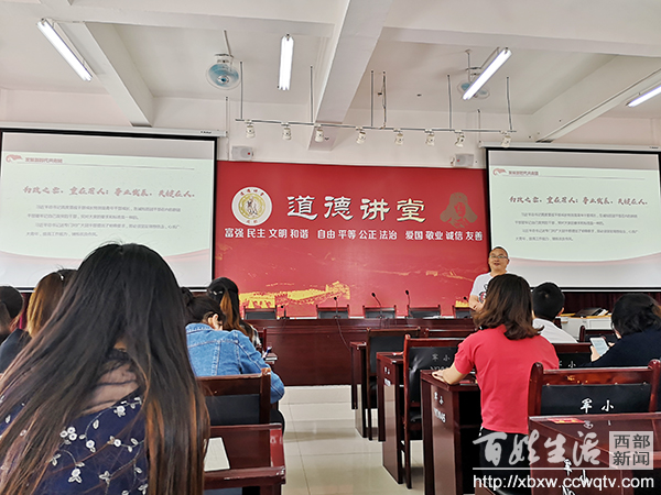 青春路上和祖国一起奋斗,绽放青春光芒与祖国共奋进