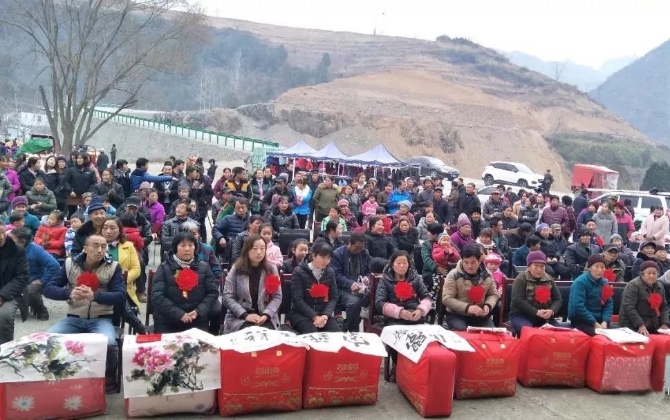 激发脱贫群众内生动力方面措施,深入基层讲解政策凝心聚力促脱贫