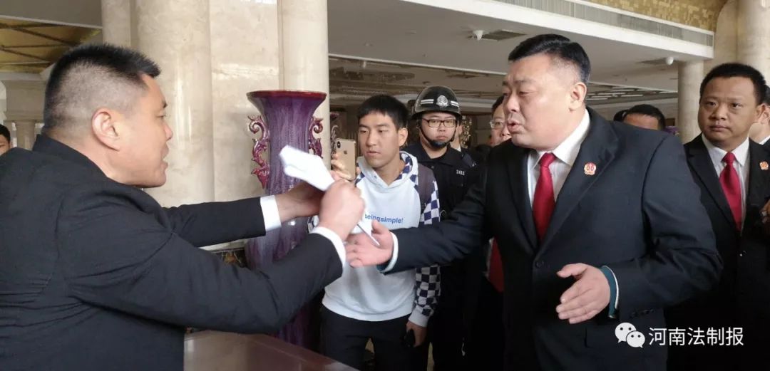 【看看】涉案4600余万元！新郑一酒店被法院强制清场！