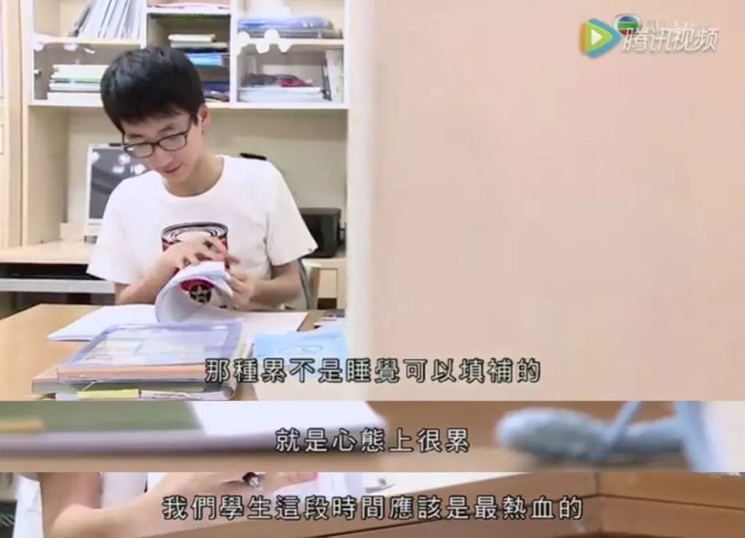 棣欐腐瀛╁瓙璧㈠湪璧疯窇绾夸笂,棣欐腐瀛╁瓙杩囦簬娌夎糠鎬庢牱绠℃暀