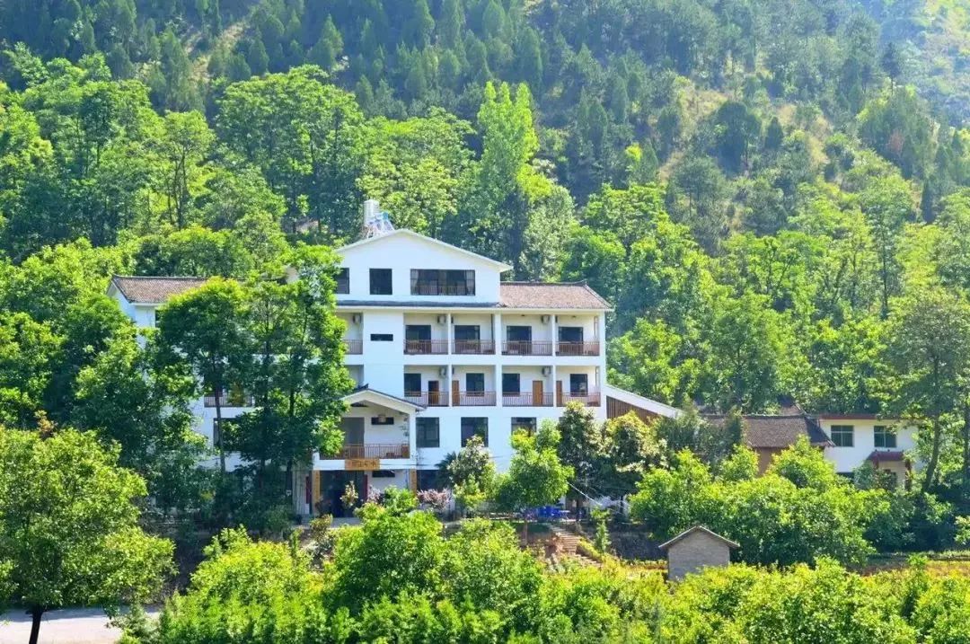 陕西与世隔绝的温泉民宿,西安附近最美的山间民宿