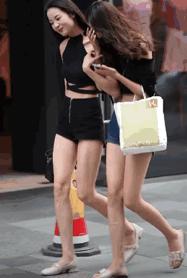 裸感美腿|1瓶=20双*袜丝**!3秒喷出“裸感”大美腿!隐形毛孔、鸡皮肤!短裙绝配