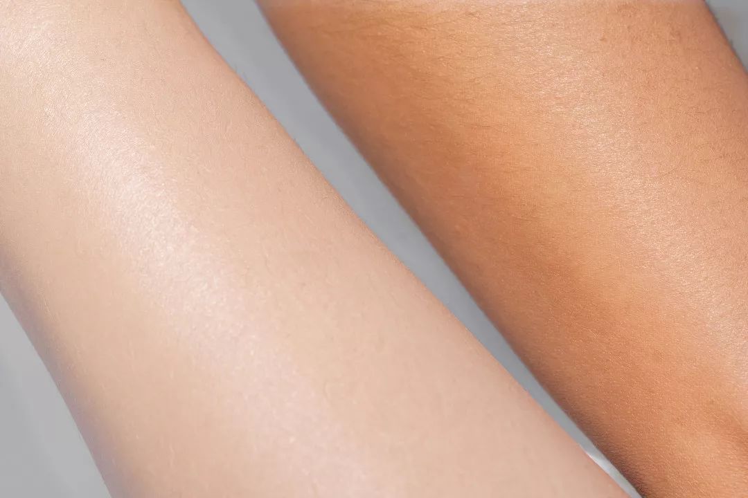 裸感美腿|1瓶=20双*袜丝**!3秒喷出“裸感”大美腿!隐形毛孔、鸡皮肤!短裙绝配