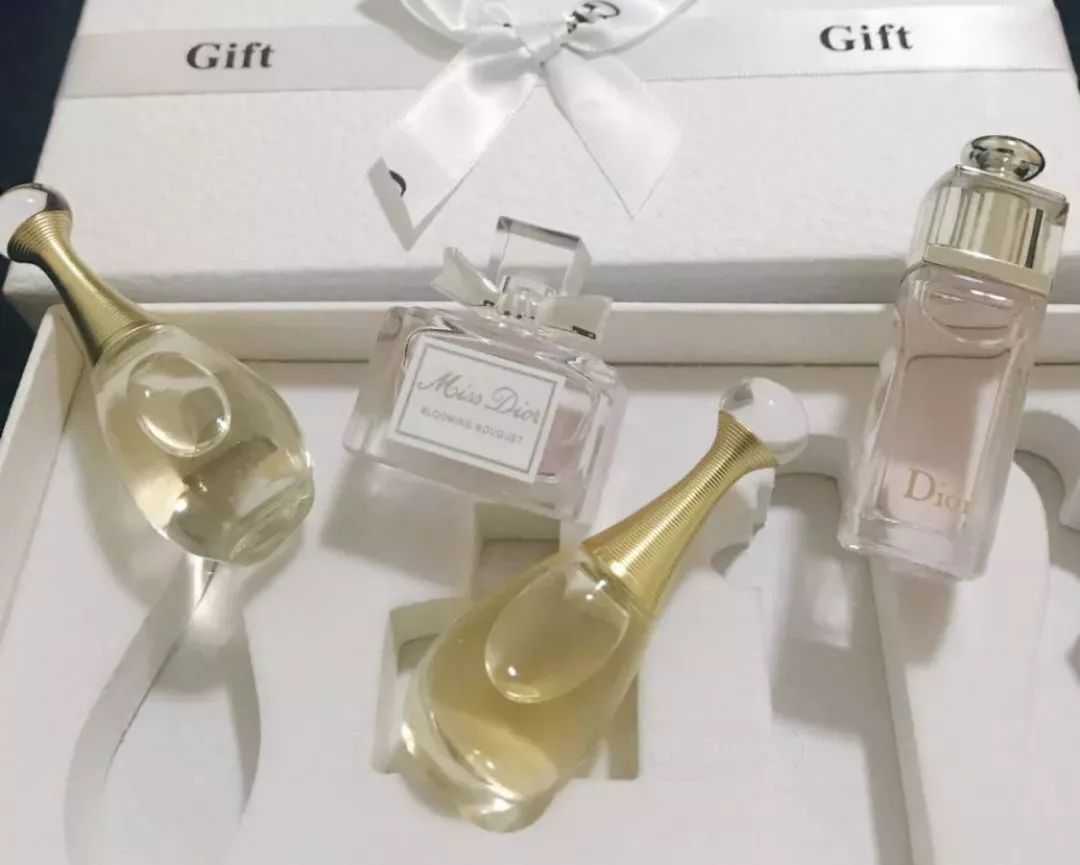 dior小粉瓶香水,dior香水好看的瓶子