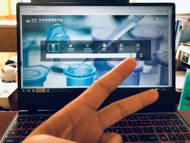 钢铁侠有战甲，灭霸有手套，中化人的劳动神器是？