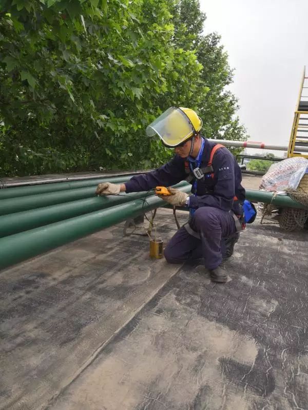 钢铁侠有战甲，灭霸有手套，中化人的劳动神器是？