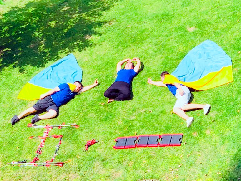 钢铁侠有战甲，灭霸有手套，中化人的劳动神器是？