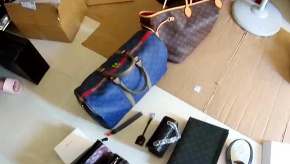 代购买名牌包有多少是假货,花一万买假表被骗了怎么办