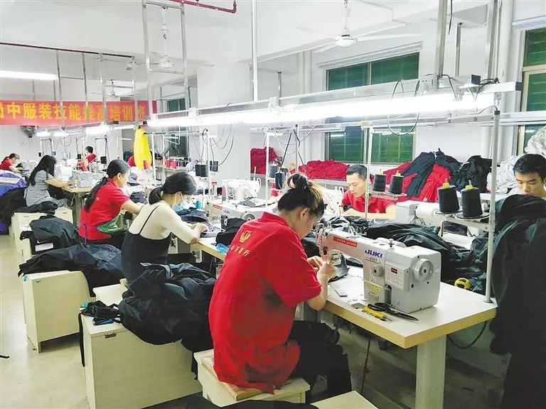 为残疾人创业就业铺路,打工小妹成功转型