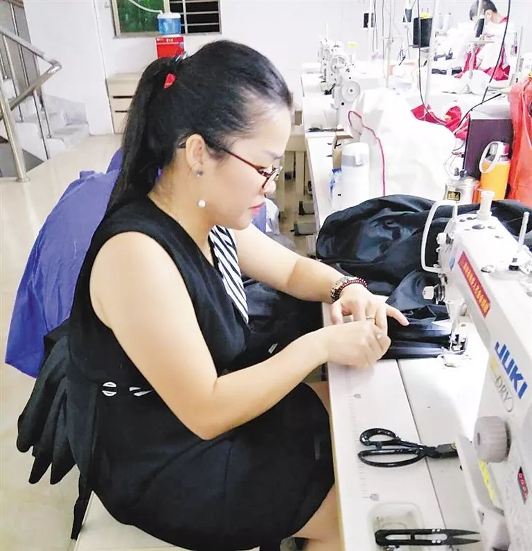 为残疾人创业就业铺路,打工小妹成功转型