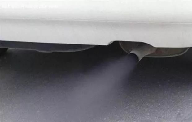 你注意过吗，汽车排气管漏水？