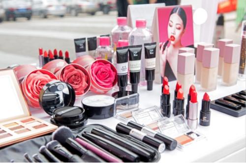 粉嘟嘟瓷感底妆,无瑕瓷实底妆