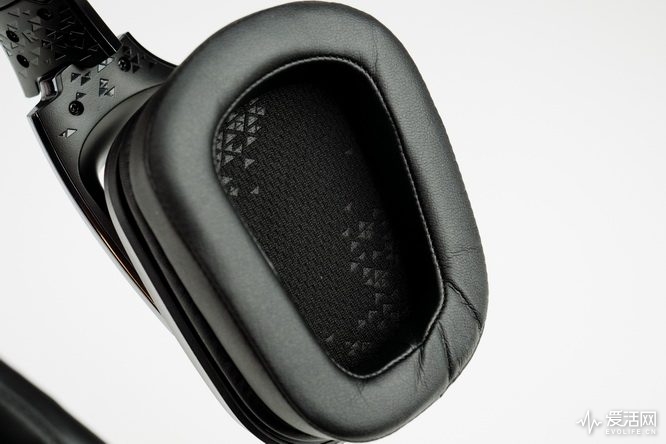 罗技g933s7.1声道无线游戏耳机,罗技g933s和g633s的区别是什么