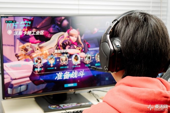 罗技g933s7.1声道无线游戏耳机,罗技g933s和g633s的区别是什么