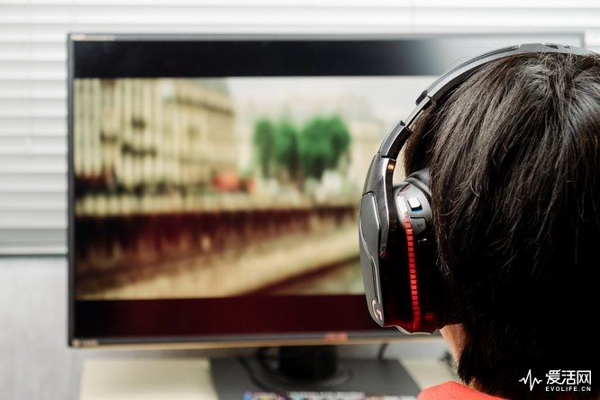 罗技g933s7.1声道无线游戏耳机,罗技g933s和g633s的区别是什么