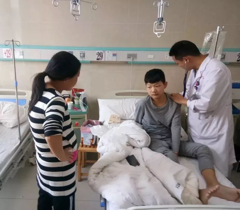 丈夫癌症晚期妻子含泪放弃治疗,丈夫病危妻子选择放弃抢救