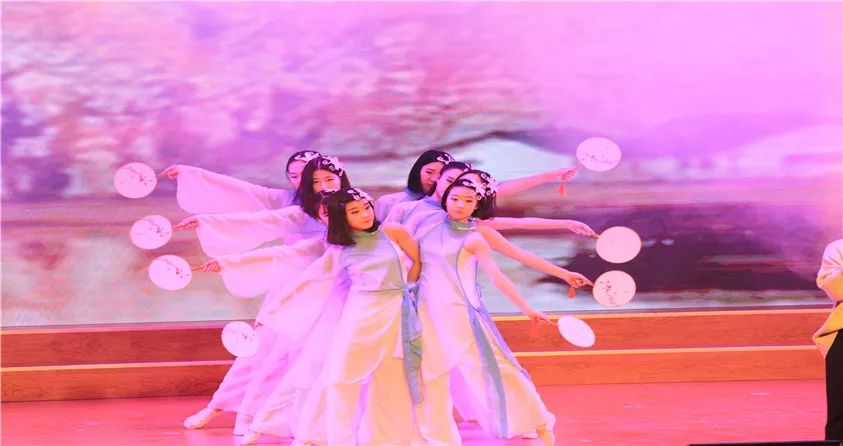 广元川师大万达中学2017年,广元市利州区川师大万达中学