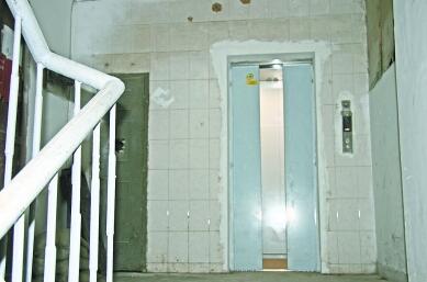 28层居民楼电梯停运居民苦不堪言,192户用一部电梯业主苦不堪言