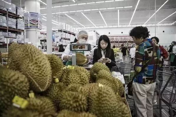 真正爱吃水果的人，能为榴莲花掉50万