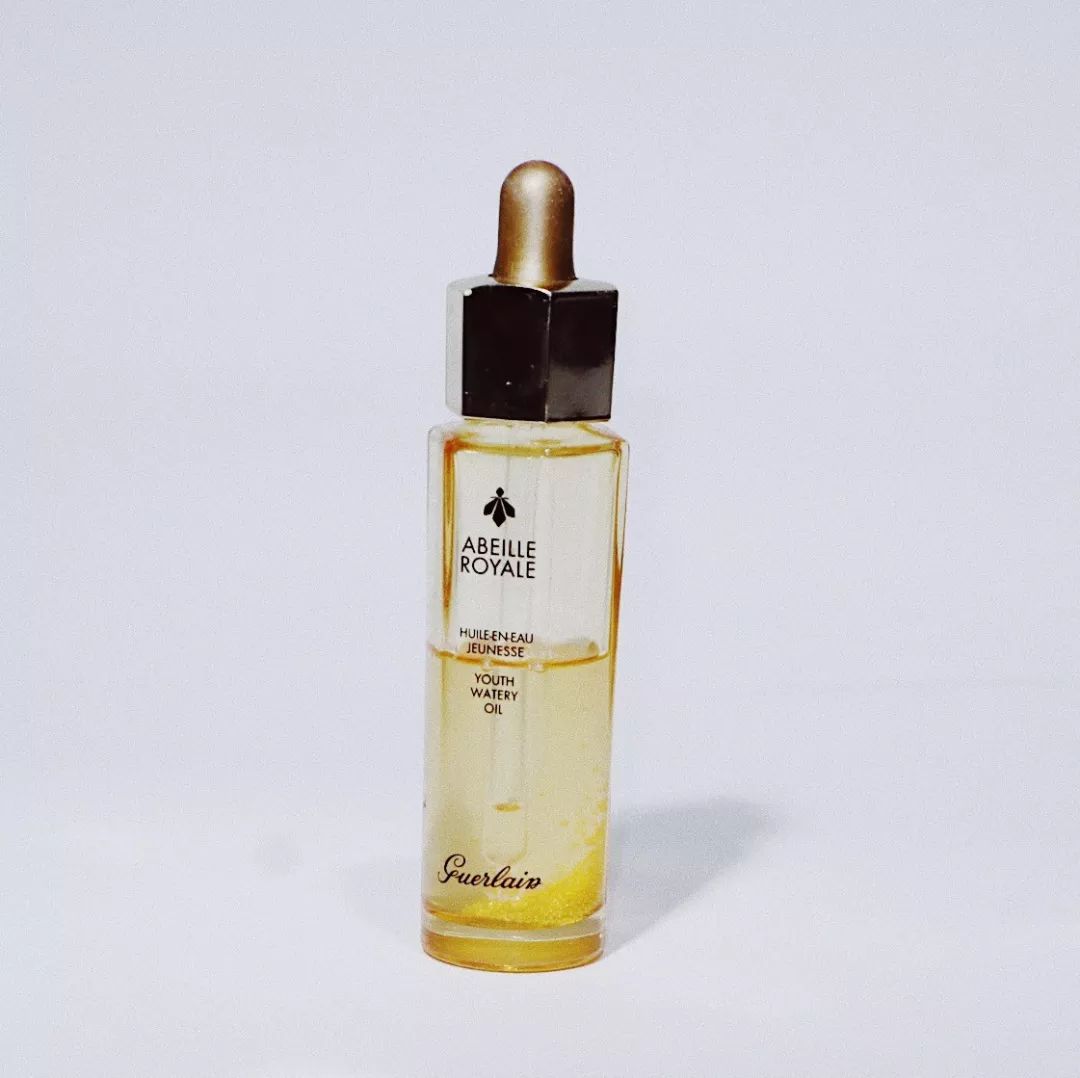 20岁出头应该拥有多少钱,20岁只有一万块正常吗