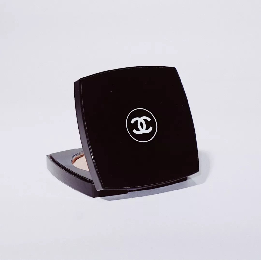 20岁出头应该拥有多少钱,20岁只有一万块正常吗