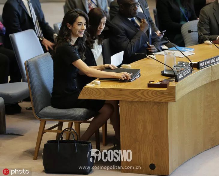 寰嬫斂淇忎匠浜篴j,寰嬫斂淇忎匠浜洪噷闈㈢殑elle