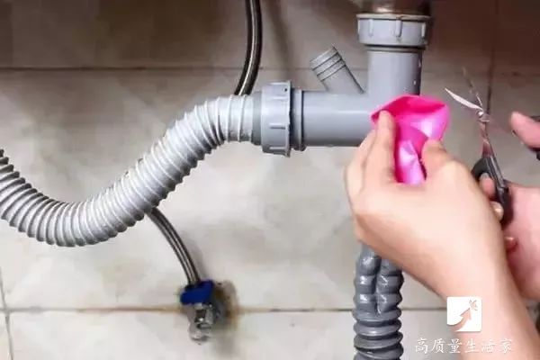 卫生间反臭味小窍门用气球,厨房下水管道反味严重