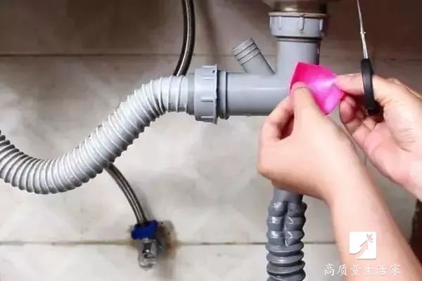 卫生间反臭味小窍门用气球,厨房下水管道反味严重