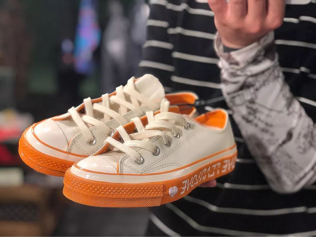 nike鞋子晒黄,nike运动鞋太阳晒红