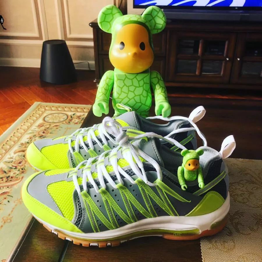 nike鞋子晒黄,nike运动鞋太阳晒红