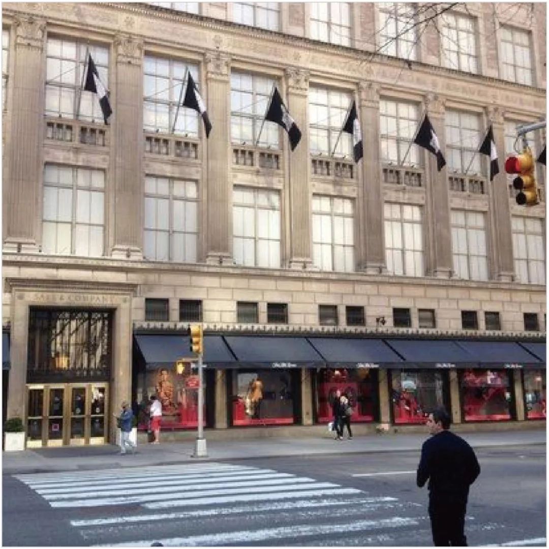 百褶裙搭配老爹凉鞋,秋冬新款时尚拼接百褶裙