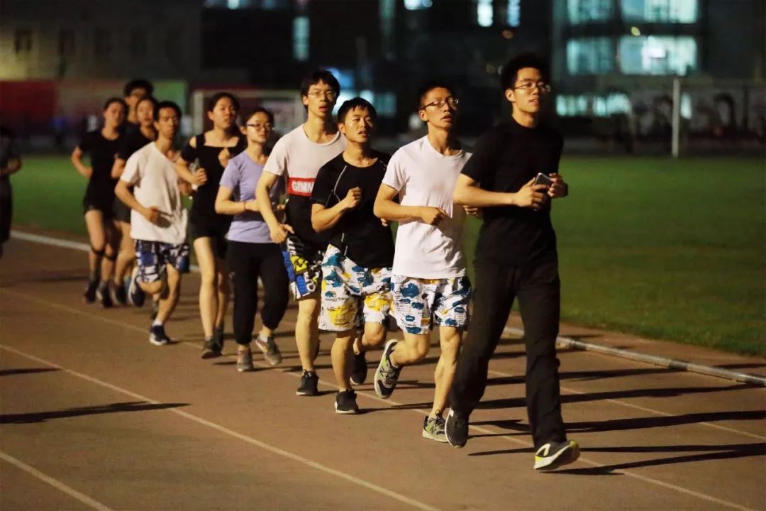 他们的青春，有你年轻时玩户外的影子