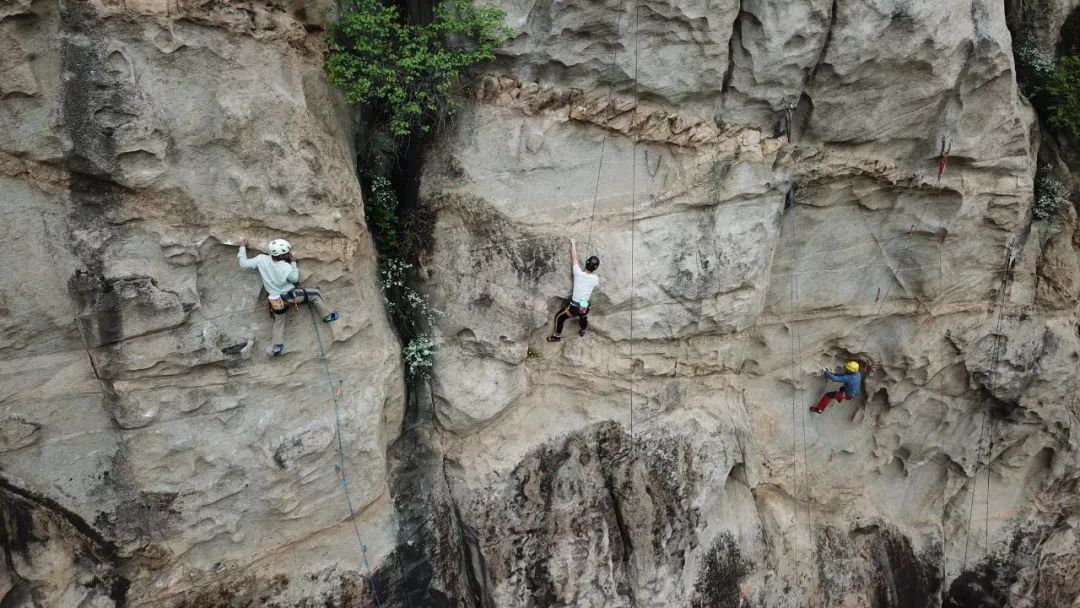 他们的青春，有你年轻时玩户外的影子