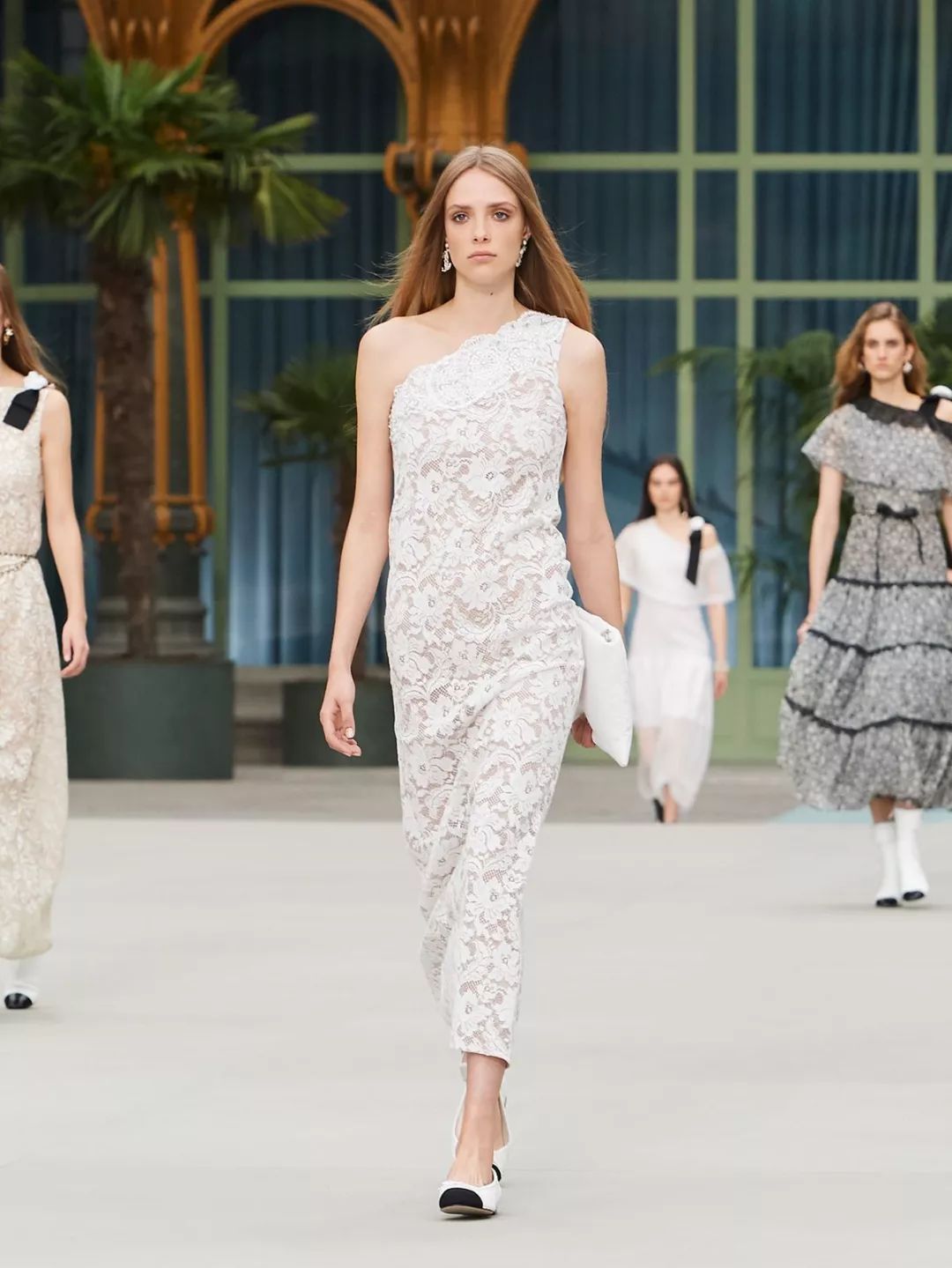 乘坐“香奈儿列车”度假，你遇见了谁？