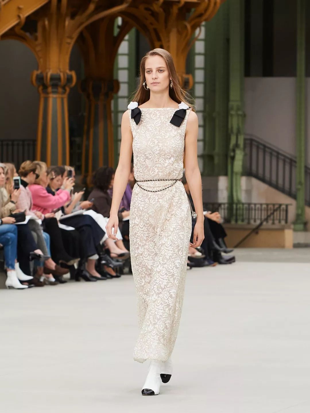 乘坐“香奈儿列车”度假,你遇见了谁?