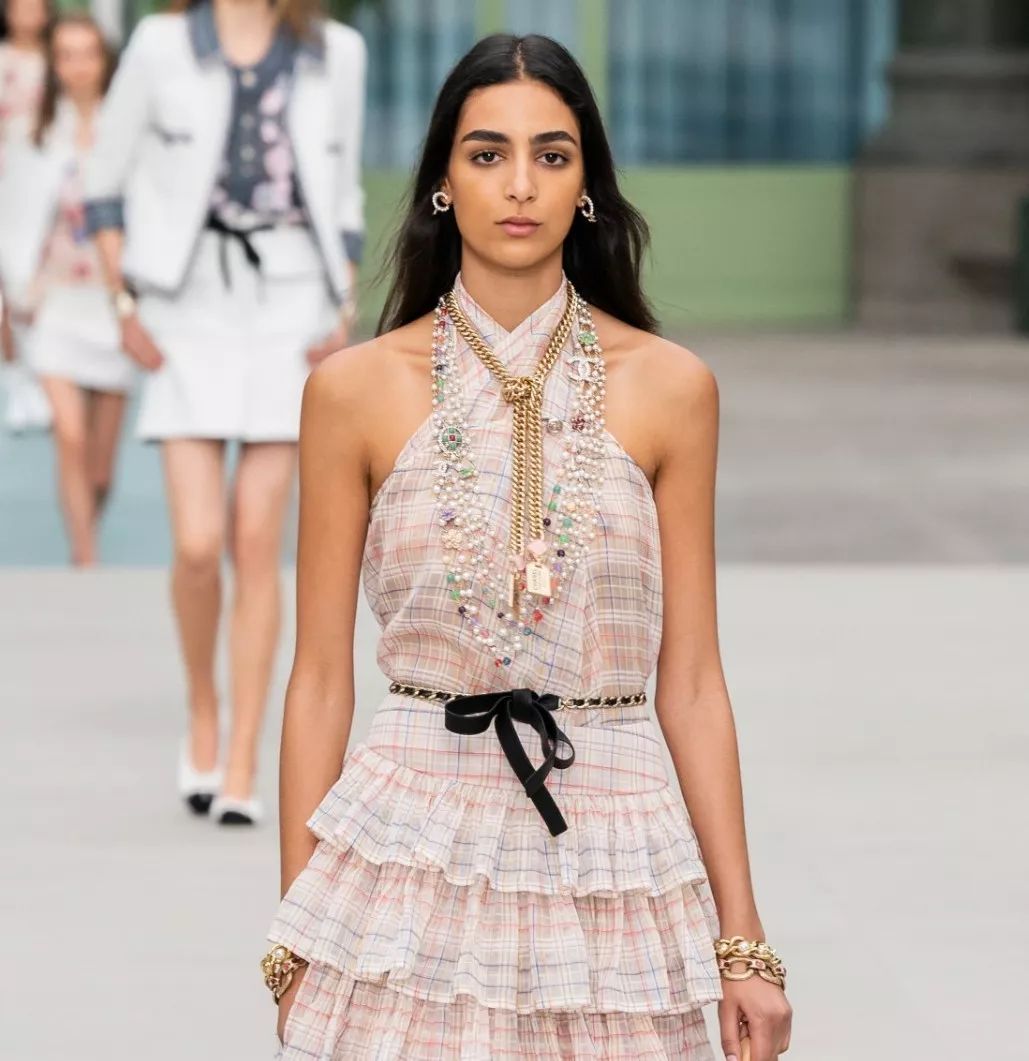 乘坐“香奈儿列车”度假，你遇见了谁？