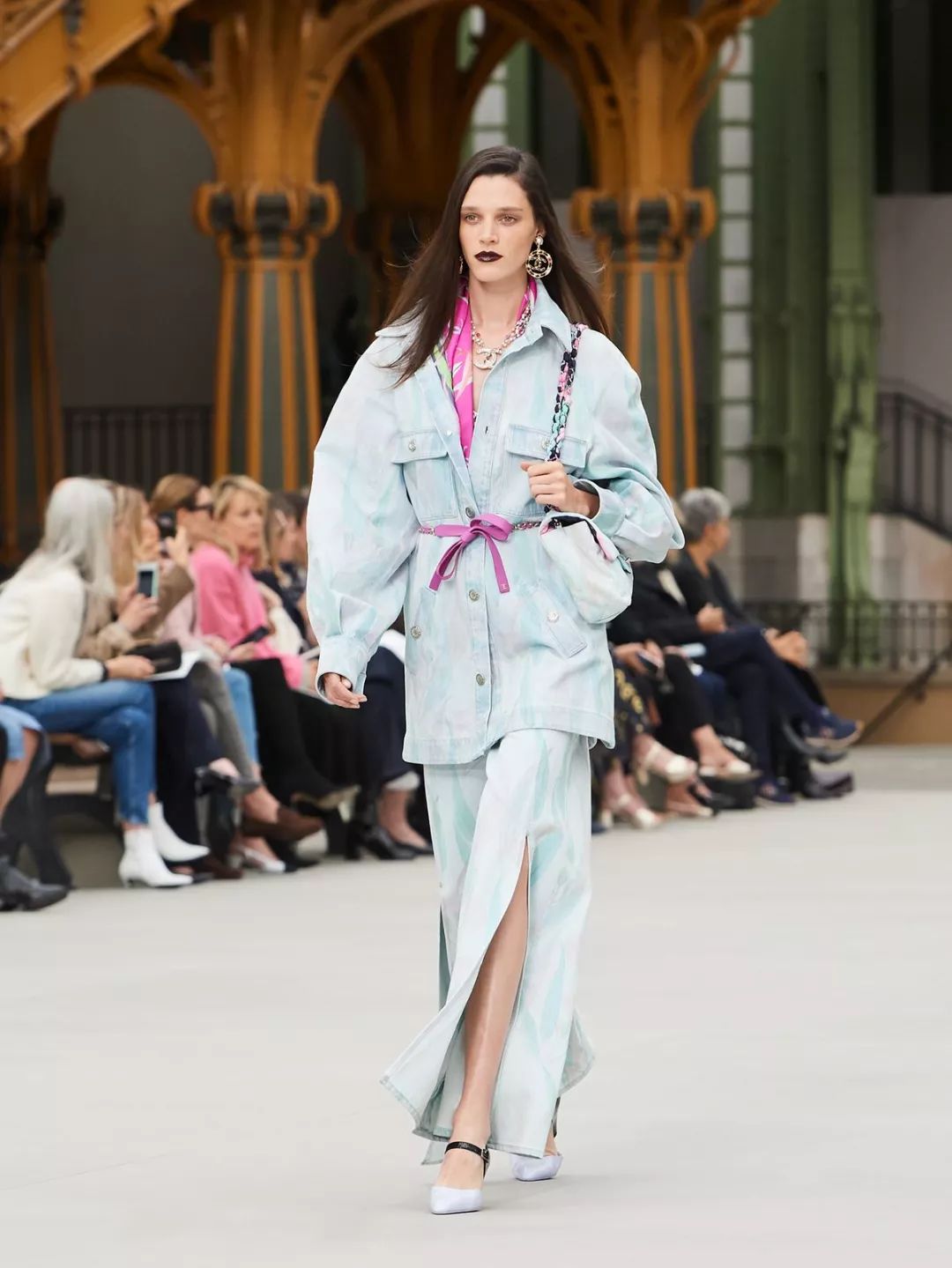 乘坐“香奈儿列车”度假，你遇见了谁？