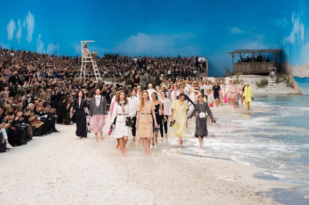 乘坐“香奈儿列车”度假,你遇见了谁?