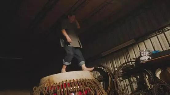 打鼓的鼓怎么做简单的,怎么制作花鼓歌