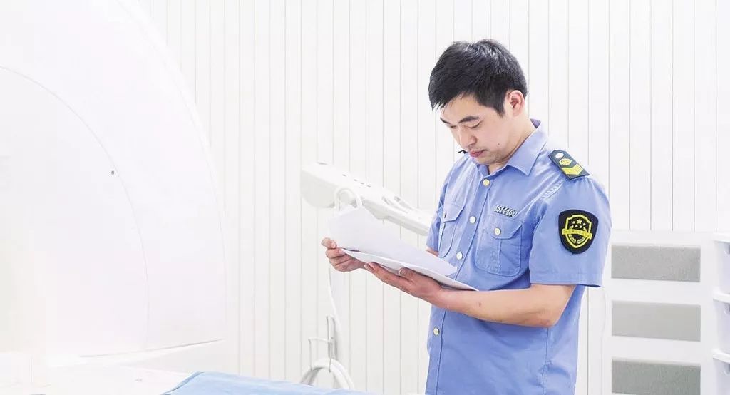 在药监岗位上挥洒青春的年轻人,五四青年和医务工作者