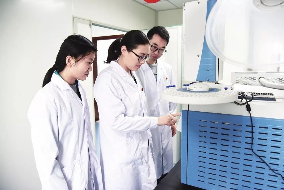 在药监岗位上挥洒青春的年轻人,五四青年和医务工作者