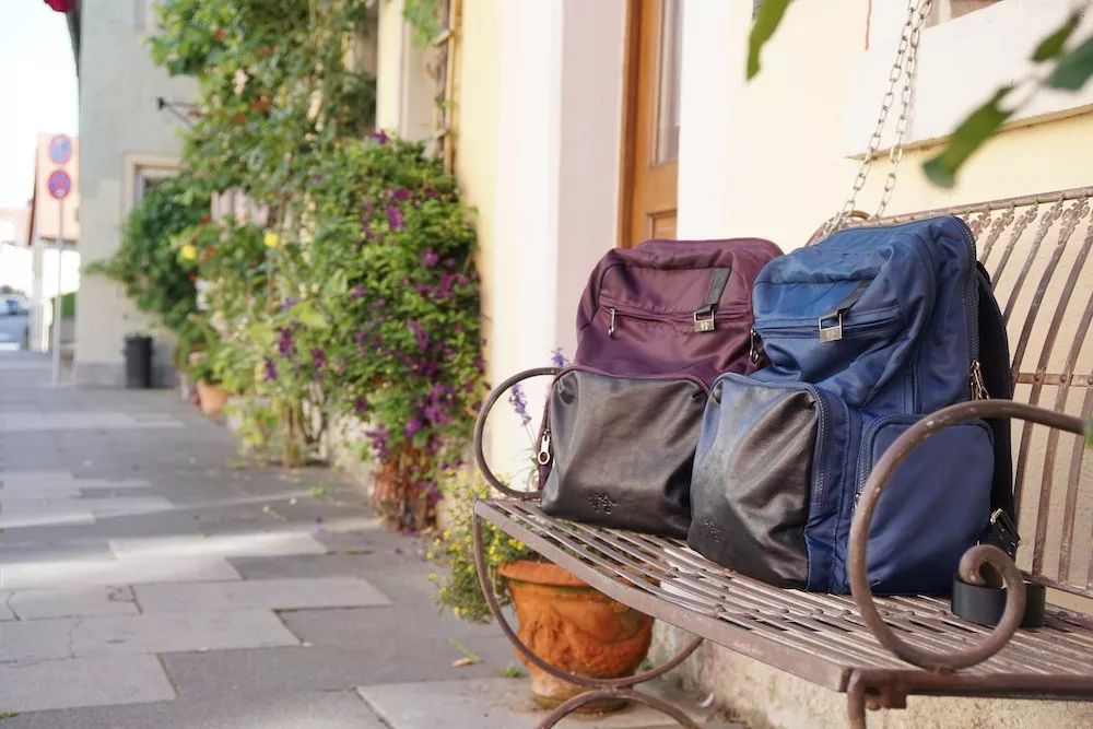 旅行箱里的东西如何清理,布旅行箱脏了怎么清洗