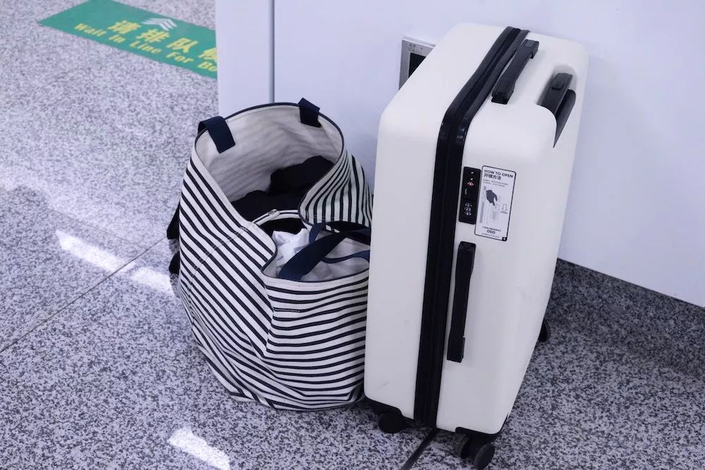 旅行箱里的东西如何清理,布旅行箱脏了怎么清洗