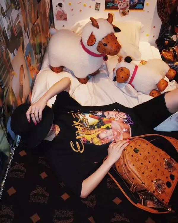 彩虹屁|会打碟的小姐姐最帅啦！日本潮女DJ的穿搭经请收下