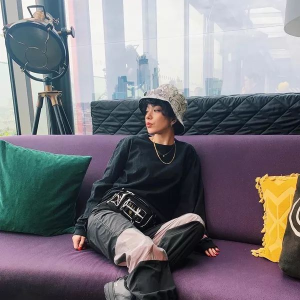 彩虹屁|会打碟的小姐姐最帅啦！日本潮女DJ的穿搭经请收下