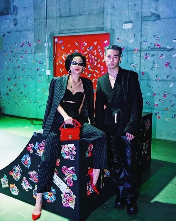 彩虹屁|会打碟的小姐姐最帅啦！日本潮女DJ的穿搭经请收下