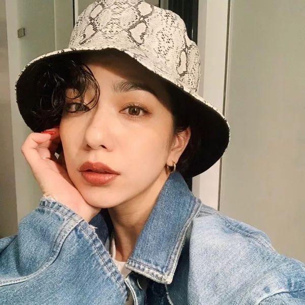 彩虹屁|会打碟的小姐姐最帅啦！日本潮女DJ的穿搭经请收下