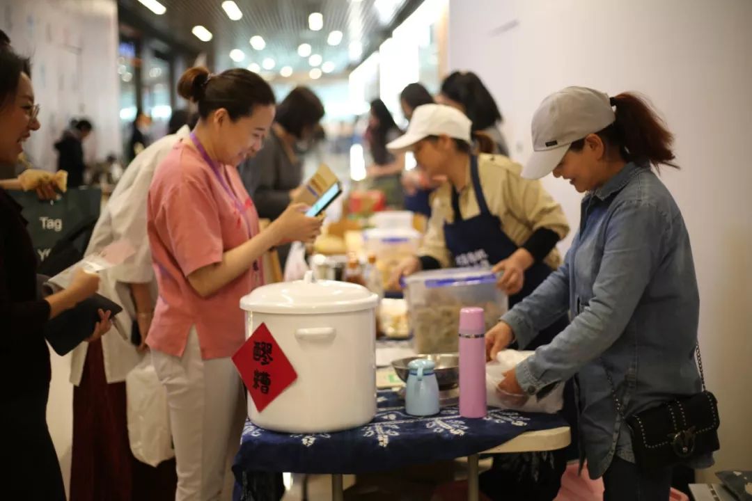 5.10妈妈的餐桌·北京盈科中心——写字楼里的农园市集